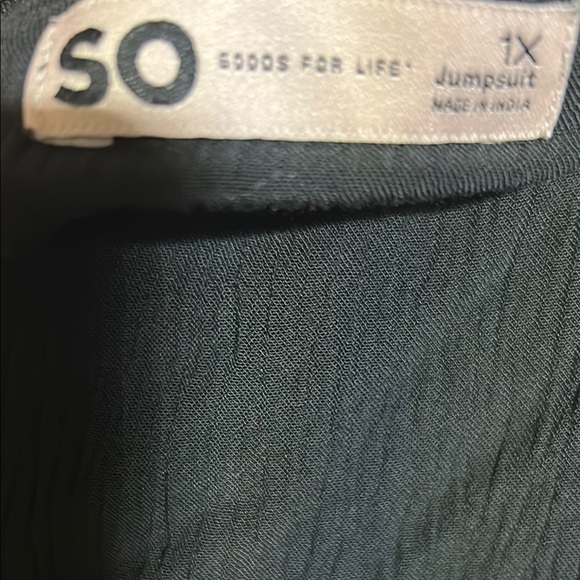 SO Black Jumpsuit with Relaxed Fit and Versatile Style - Picture 3 of 5